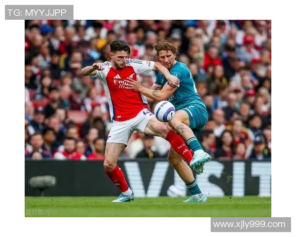 曼联与阿森纳激战正酣球场内外群殴事件引发热议